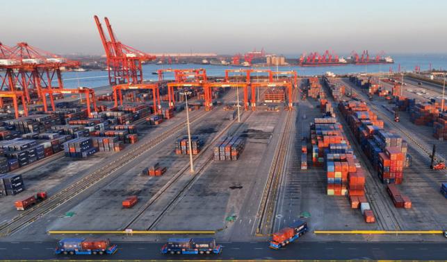 關(guān)鍵時期的關(guān)鍵抉擇——以習(xí)近平同志為核心的黨中央駕馭中國經(jīng)濟航船破浪前行