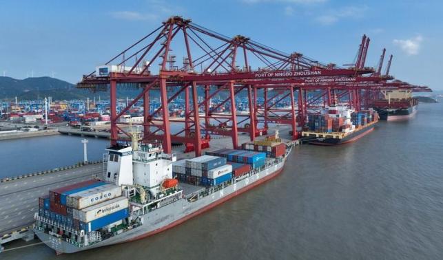 思想之光照亮奮進之路——以習(xí)近平同志為核心的黨中央引領(lǐng)中國經(jīng)濟社會高質(zhì)量發(fā)展邁向新境界