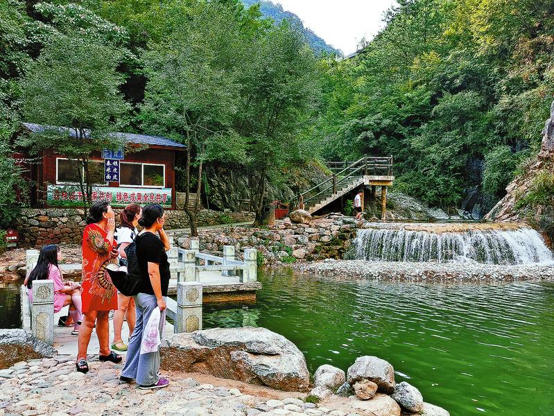 在家門口就業(yè)，吃上“旅游飯”